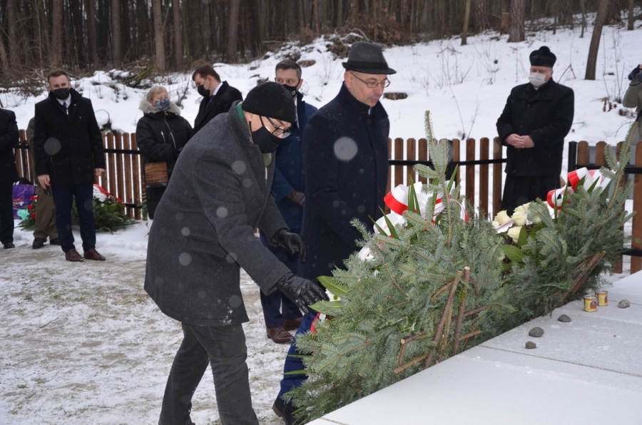 25.01.2021. Uroczystość na odnowionym cmentarzu ofiar Holokaustu w Wolbromiu. Fot. Janusz Ślęzak (IPN)