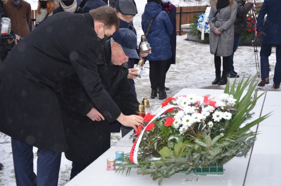25.01.2021. Uroczystość na odnowionym cmentarzu ofiar Holokaustu w Wolbromiu. Fot. Janusz Ślęzak (IPN)