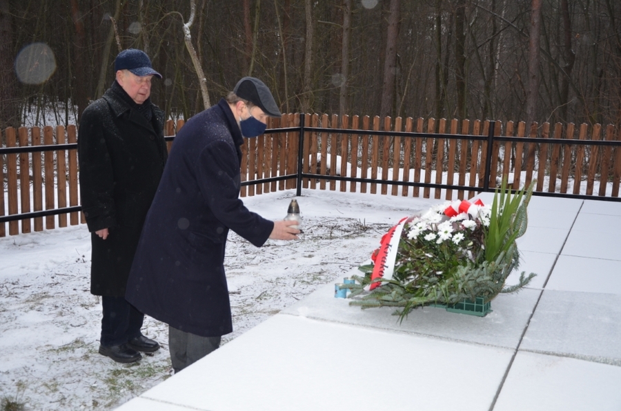 25.01.2021. Uroczystość na odnowionym cmentarzu ofiar Holokaustu w Wolbromiu. Fot. Janusz Ślęzak (IPN)