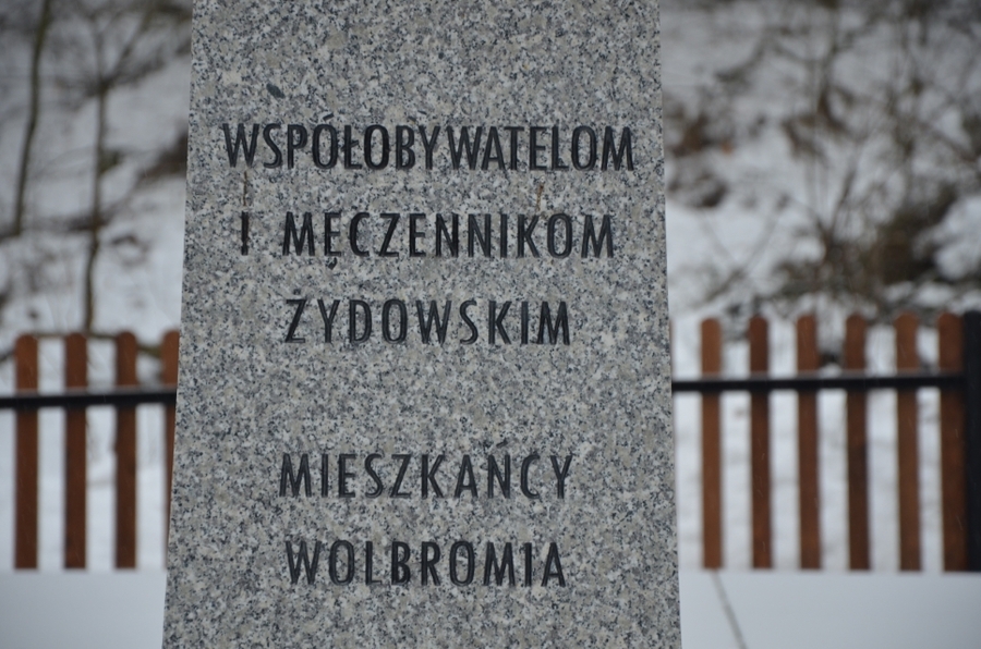 25.01.2021. Uroczystość na odnowionym cmentarzu ofiar Holokaustu w Wolbromiu. Fot. Janusz Ślęzak (IPN)