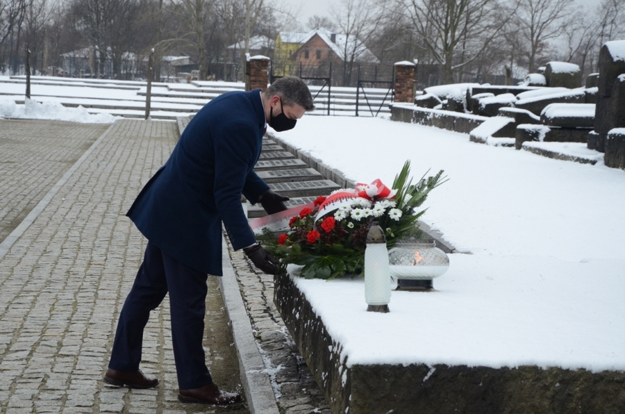 27.01.2021. IPN oddał hołd ofiarom niemieckiego obozu koncentracyjnego KL Auschwitz. Fot. Janusz Ślęzak (IPN)