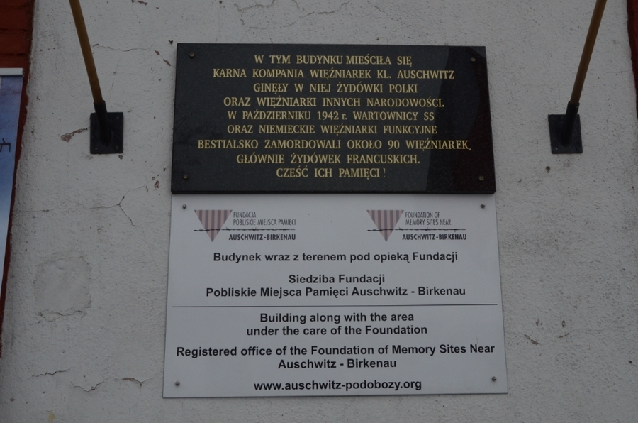 27.01.2021. Budynek w Brzeszczach Borze, gdzie mieściła się karna kompania kobiet KL Auschwitz. Fot. Janusz Ślęzak (IPN)