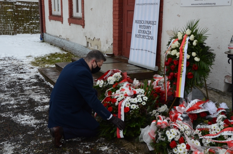27.01.2021. Budynek w Brzeszczach Borze, gdzie mieściła się karna kompania kobiet KL Auschwitz. Fot. Janusz Ślęzak (IPN)
