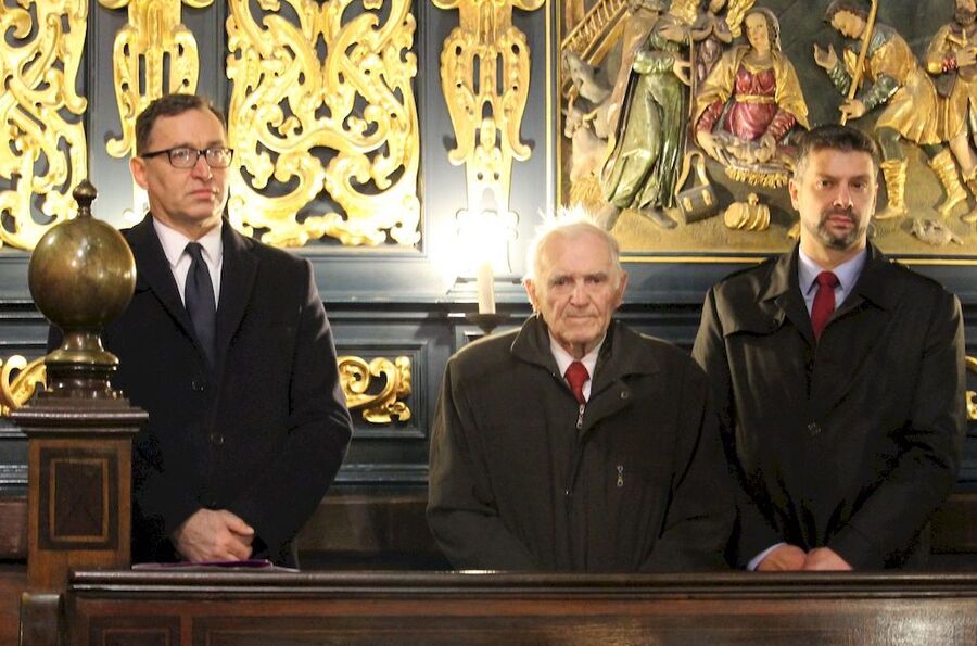 Por. Wacław Szacoń „Czarny” z prezesem IPN dr. Jarosławem Szarkiem i dyrektorem krakowskiego oddziału Instytutu dr. hab. Filipem Musiałem. Fot. IPN