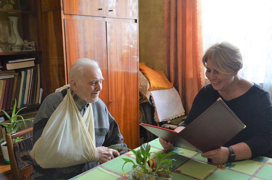 Por. Wacław Szacoń „Czarny” skończył 95 lat. IPN odwiedził go z życzeniami. Fot. Janusz Ślęzak (IPN)