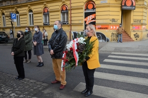 26.02.2021 w Krakowie odsłonięto tablicę pamięci więźniów bezpieki. Fot. Janusz Ślęzak (IPN)