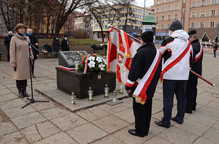 1.03.2021. Uroczystość na pl. Inwalidów w Krakowie przy kamieniu węgielnym pomnika „Tym co stawiali opór komunizmowi w latach 1944-1956”. Fot. Janusz Ślęzak (IPN)