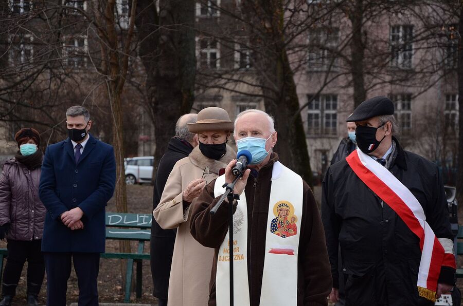 1.03.2021. Uroczystość na pl. Inwalidów w Krakowie przy kamieniu węgielnym pomnika „Tym co stawiali opór komunizmowi w latach 1944-1956”. Fot. Janusz Ślęzak (IPN)