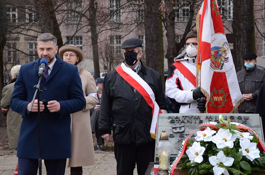 1.03.2021. Uroczystość na pl. Inwalidów w Krakowie przy kamieniu węgielnym pomnika „Tym co stawiali opór komunizmowi w latach 1944-1956”. Fot. Janusz Ślęzak (IPN)