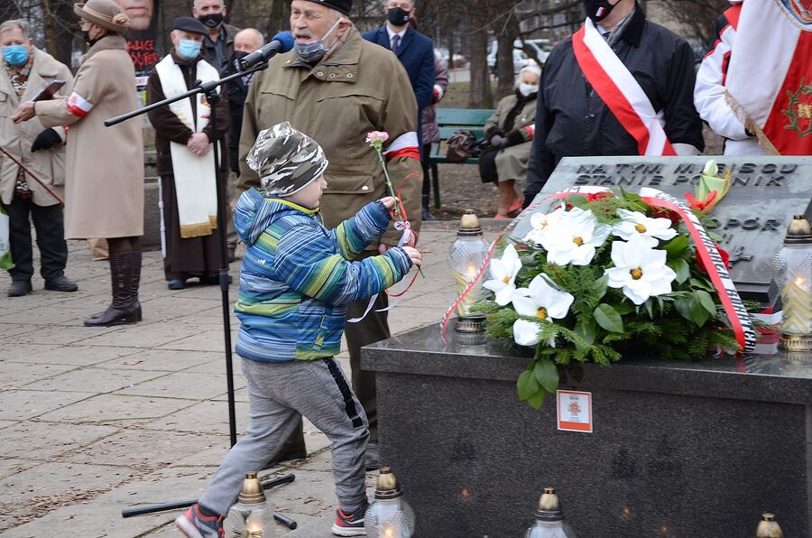 1.03.2021. Uroczystość na pl. Inwalidów w Krakowie przy kamieniu węgielnym pomnika „Tym co stawiali opór komunizmowi w latach 1944-1956”. Fot. Janusz Ślęzak (IPN)