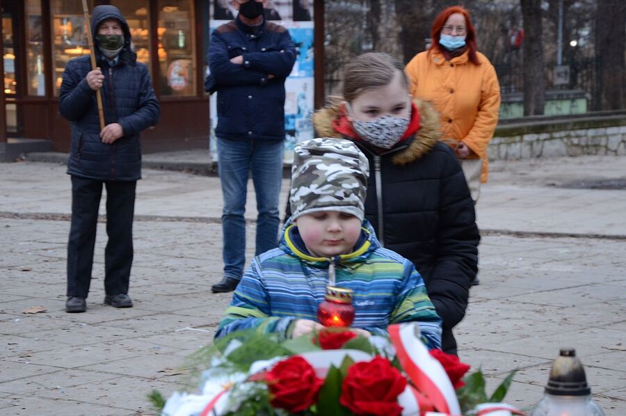 1.03.2021. Uroczystość na pl. Inwalidów w Krakowie przy kamieniu węgielnym pomnika „Tym co stawiali opór komunizmowi w latach 1944-1956”. Fot. Janusz Ślęzak (IPN)