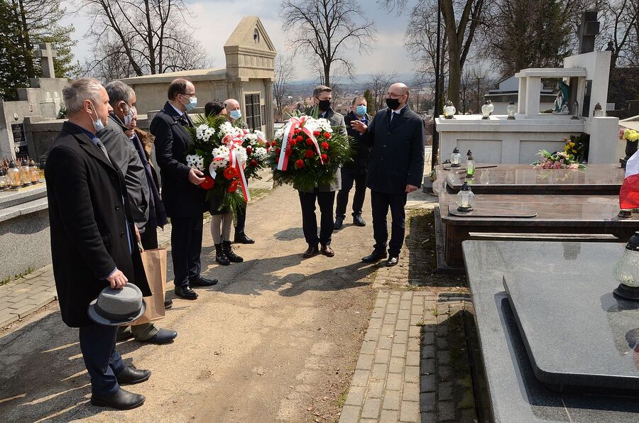 21.04.2021. Grób Władysława Hajnosa, ludowca z Nowego Targu. Fot. Janusz Ślęzak (IPN)
