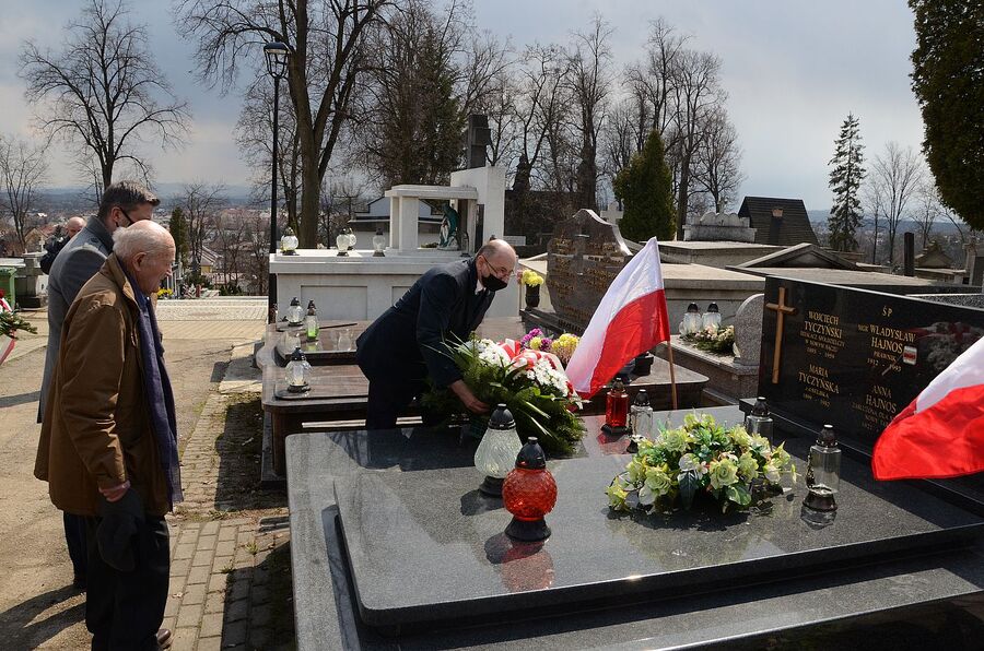 21.04.2021. Grób Władysława Hajnosa, ludowca z Nowego Targu. Fot. Janusz Ślęzak (IPN)