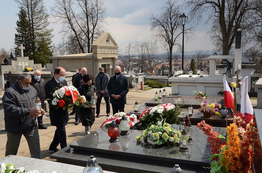 21.04.2021. Grób Władysława Hajnosa, ludowca z Nowego Targu. Fot. Janusz Ślęzak (IPN)