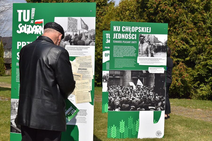 Wystawa „TU rodziła się Solidarność Rolników” w Radkowicach (Świętokrzyskie). Fot. Katarzyna Pronobis (IPN)