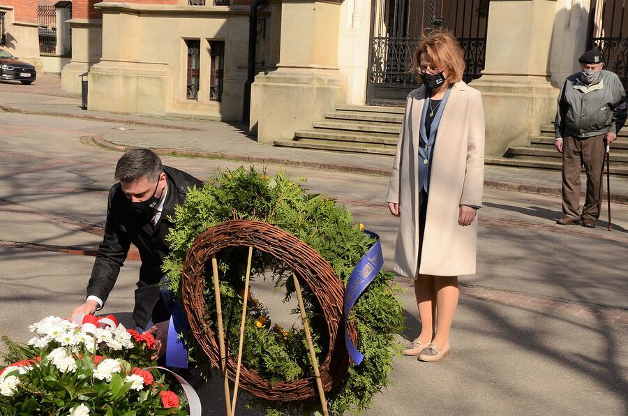 30.04.2021. W 76. rocznicę wyzwolenia KL Ravensbrück w Krakowie oddano hołd ofiarom niemieckich obozów koncentracyjnych. Fot. Janusz Ślęzak (IPN)