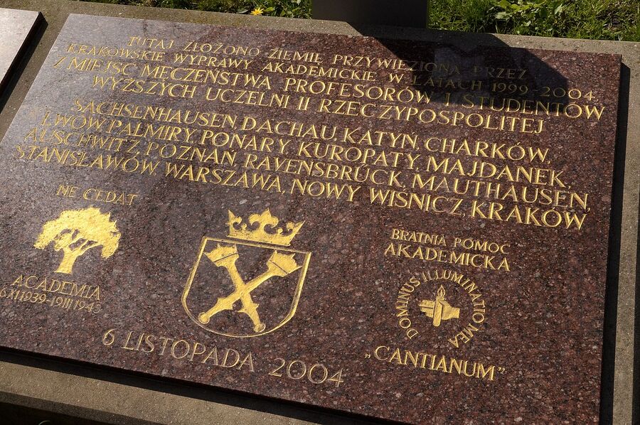 30.04.2021. W 76. rocznicę wyzwolenia KL Ravensbrück w Krakowie oddano hołd ofiarom niemieckich obozów koncentracyjnych. Fot. Janusz Ślęzak (IPN)