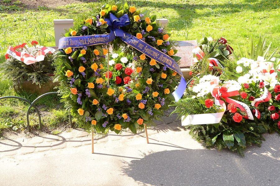 30.04.2021. W 76. rocznicę wyzwolenia KL Ravensbrück w Krakowie oddano hołd ofiarom niemieckich obozów koncentracyjnych. Fot. Janusz Ślęzak (IPN)