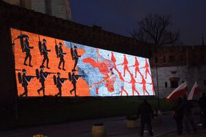 Pokaz wielkoformatowej animacji komputerowej na wawelskim murze w 100. rocznicę wybuchu III powstania śląskiego. Fot. Filip Musiał (IPN)