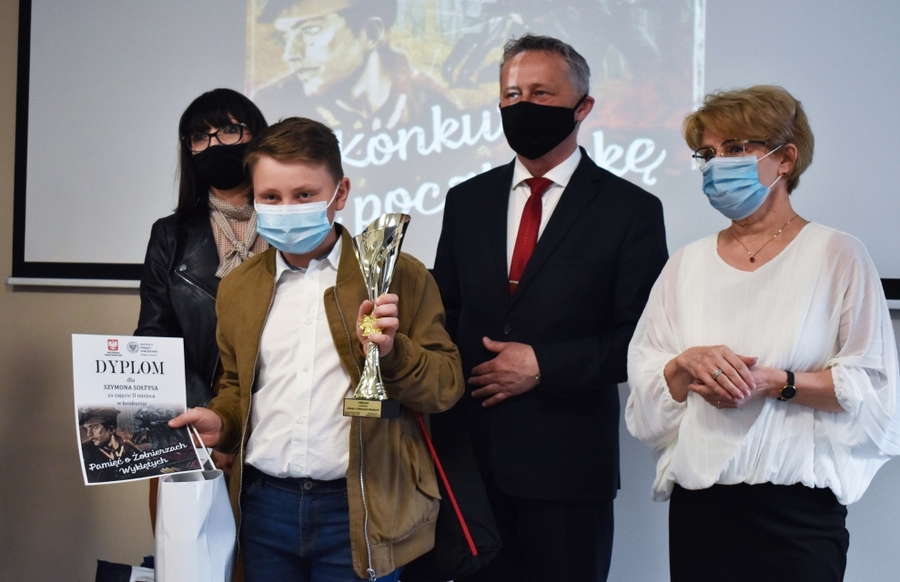 W Kielcach wręczono nagrody laureatom konkursu „Pamięć o Żołnierzach Wyklętych”. Fot. Katarzyna Pronobis (IPN)