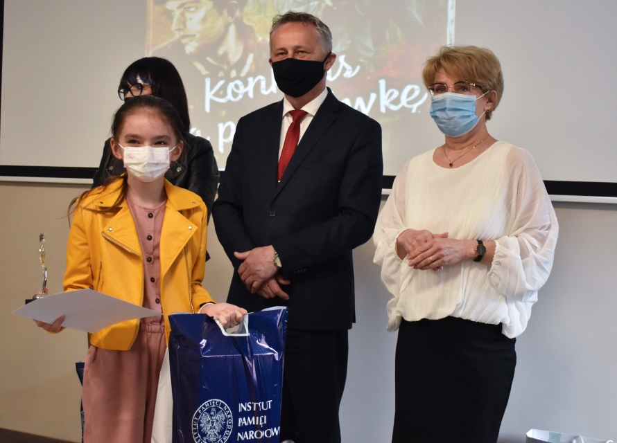 W Kielcach wręczono nagrody laureatom konkursu „Pamięć o Żołnierzach Wyklętych”. Fot. Katarzyna Pronobis (IPN)