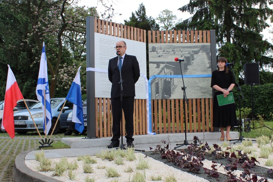 W Krakowie odsłonięto dwie tablice pamięci ofiar niemieckich obozów pracy przymusowej - fot. Żaneta Wierzgacz IPN