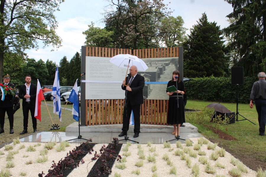 W Krakowie odsłonięto dwie tablice pamięci ofiar niemieckich obozów pracy przymusowej - fot. Żaneta Wierzgacz IPN