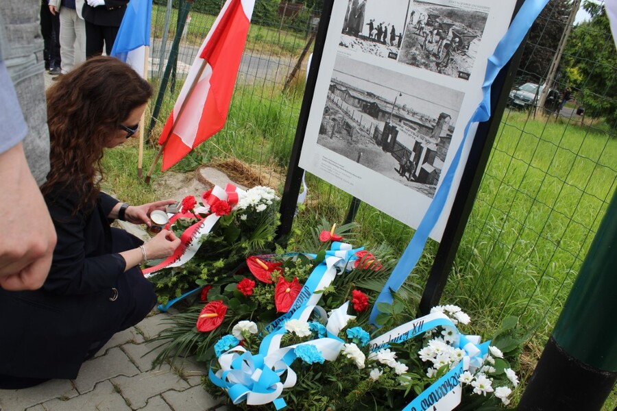 W Krakowie odsłonięto dwie tablice pamięci ofiar niemieckich obozów pracy przymusowej - fot. Żaneta Wierzgacz IPN