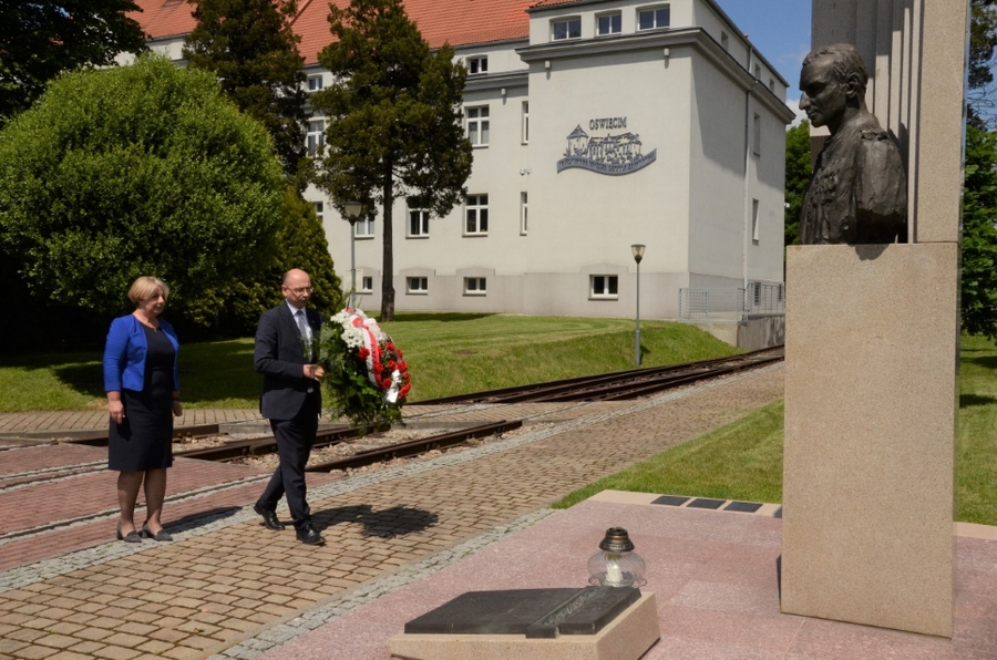 81. rocznica pierwszego masowego transportu Polaków do KL Auschwitz. Uroczystości w Oświęcimiu. Fot. Janusz Ślęzak (IPN)