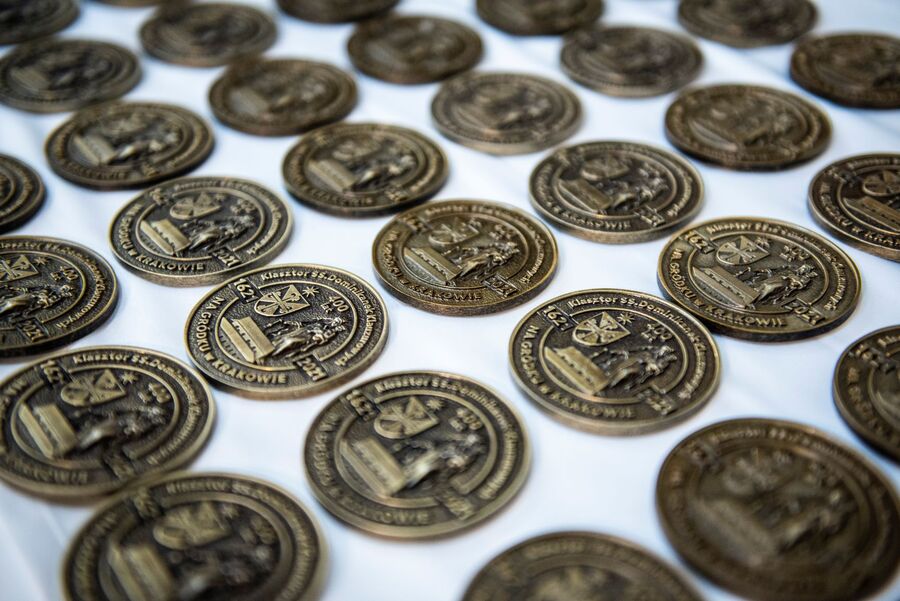 Prezesi IPN oraz Zastępca Dyrektora odznaczeni ryngrafem 400-lecia obecności Zakonu Mniszek Dominikańskich w Krakowie na Gródku - fot. Agnieszka Masłowska (IPN)