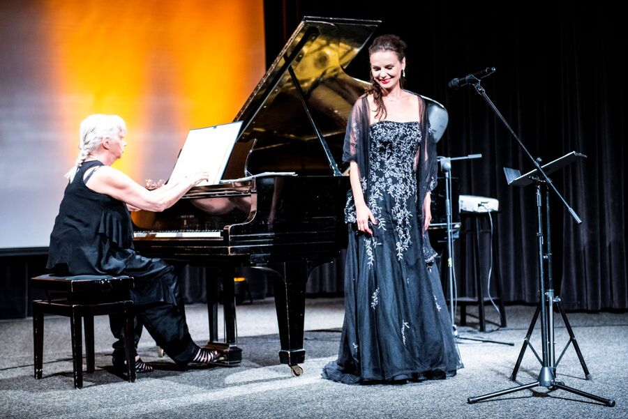 Prezesi IPN oraz Zastępca Dyrektora odznaczeni ryngrafem 400-lecia obecności Zakonu Mniszek Dominikańskich w Krakowie na Gródku - fot. Agnieszka Masłowska (IPN)