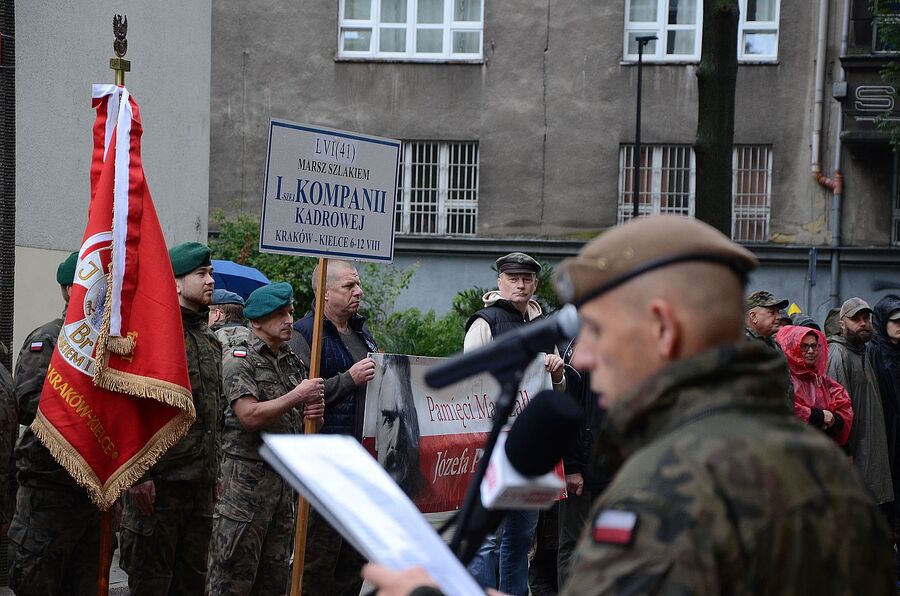 Uczestnicy 56. Marszu Szlakiem I Kompanii Kadrowej wyruszyli na trasę. Fot. Janusz Ślęzak (IPN)