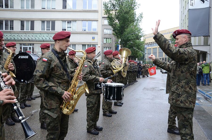 Uczestnicy 56. Marszu Szlakiem I Kompanii Kadrowej wyruszyli na trasę. Fot. Janusz Ślęzak (IPN)