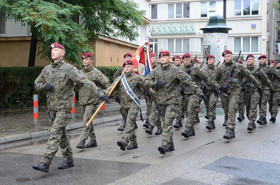 Uczestnicy 56. Marszu Szlakiem I Kompanii Kadrowej wyruszyli na trasę. Fot. Janusz Ślęzak (IPN)