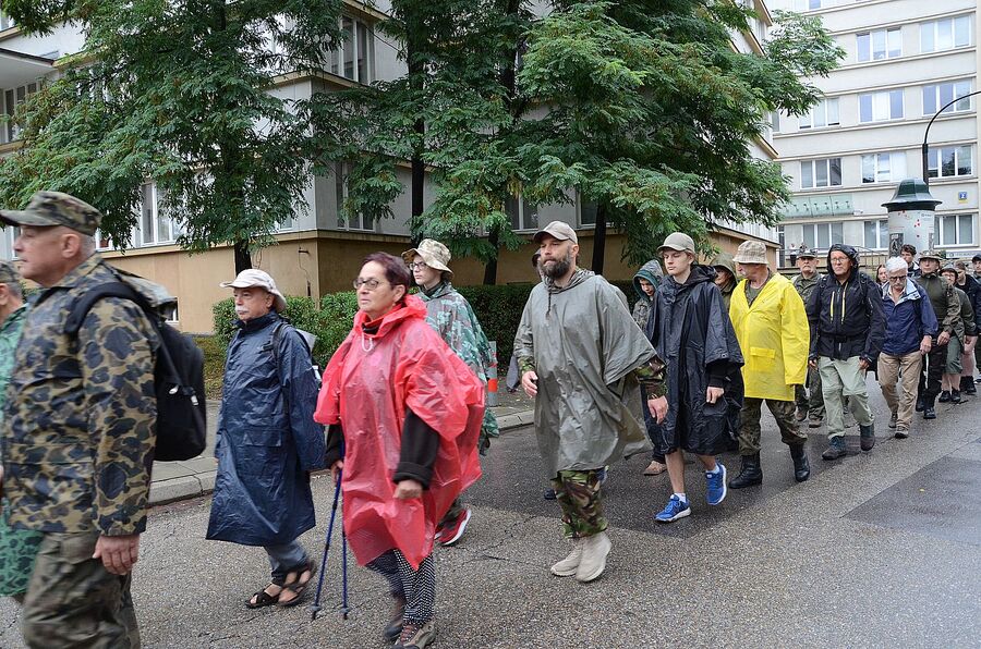 Uczestnicy 56. Marszu Szlakiem I Kompanii Kadrowej wyruszyli na trasę. Fot. Janusz Ślęzak (IPN)