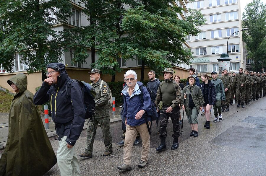 Uczestnicy 56. Marszu Szlakiem I Kompanii Kadrowej wyruszyli na trasę. Fot. Janusz Ślęzak (IPN)
