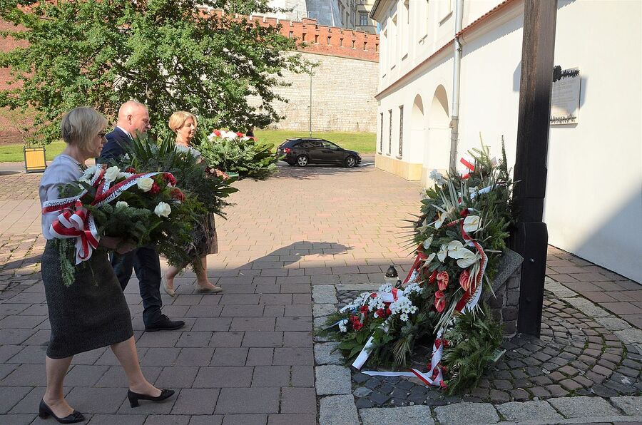 Przedstawiciele IPN uczcili ofiary operacji polskiej NKWD. Fot. Janusz Ślęzak (IPN)
