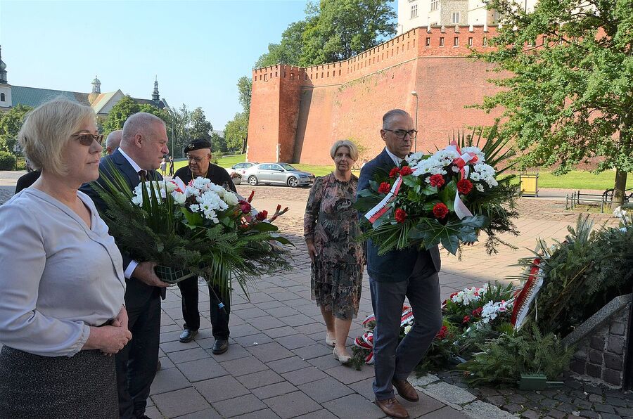 Przedstawiciele IPN uczcili ofiary operacji polskiej NKWD. Fot. Janusz Ślęzak (IPN)