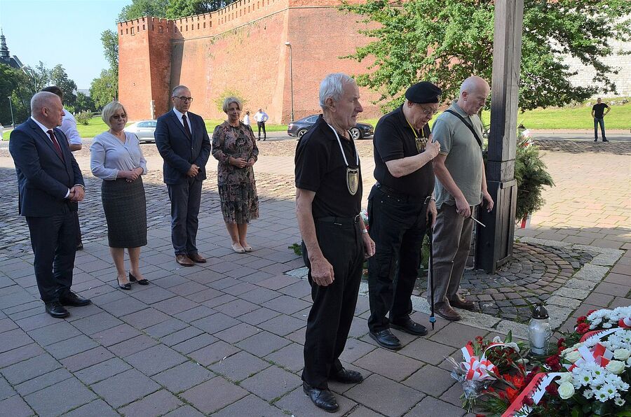Przedstawiciele IPN uczcili ofiary operacji polskiej NKWD. Fot. Janusz Ślęzak (IPN)
