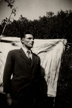 Zdjęcie legitymacyjne Leona Zagaty wykonane w warunkach konspiracyjnych latem 1949 r. Fot. Archiwum IPN