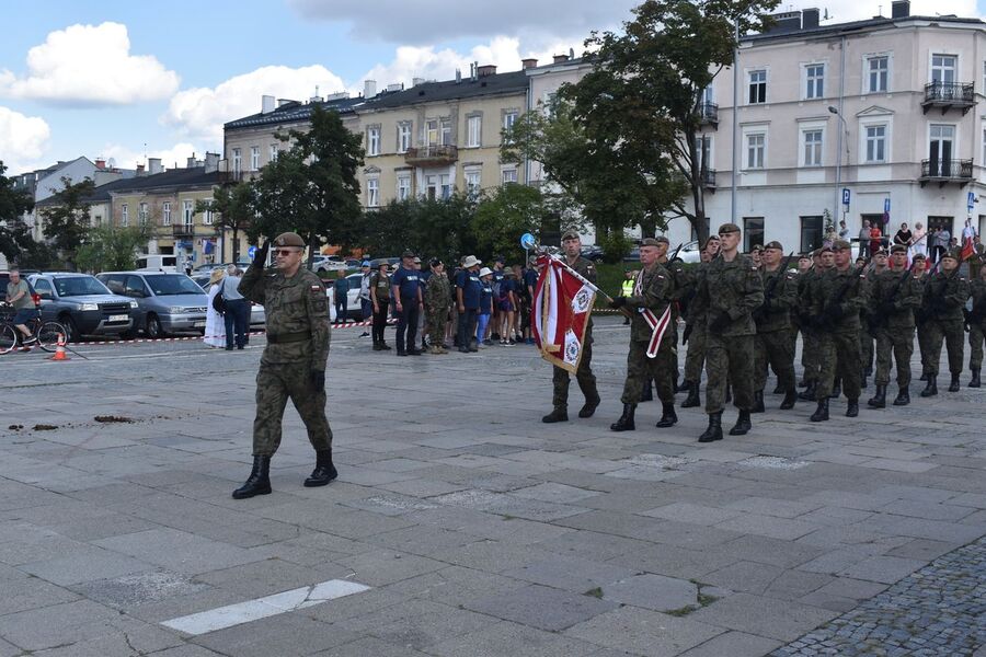 Zakończenie marszu szlakiem kadrówki w Kielcach. Fot. Edyta Krężołek (IPN)