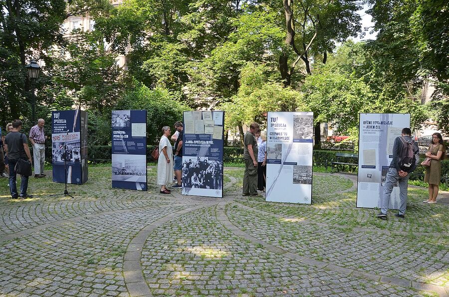 Wystawa „Tu rodziła się opozycja” na Plantach w Krakowie. Fot. Janusz Ślęzak (IPN)