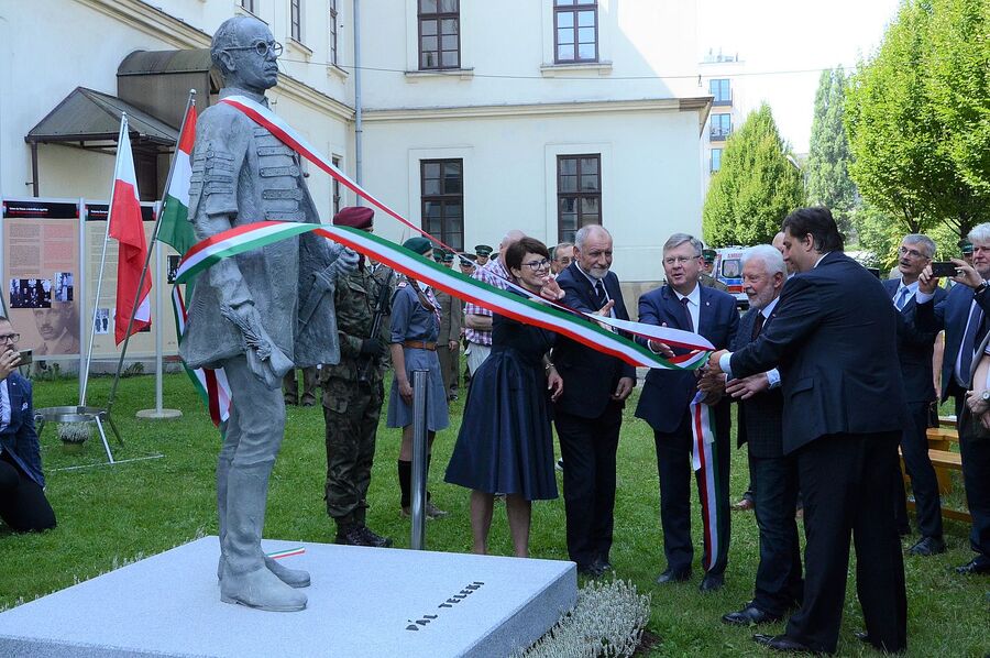 Odsłonięcie pomnika Pála Telekiego w Krakowie. Fot. Janusz Ślęzak (IPN)