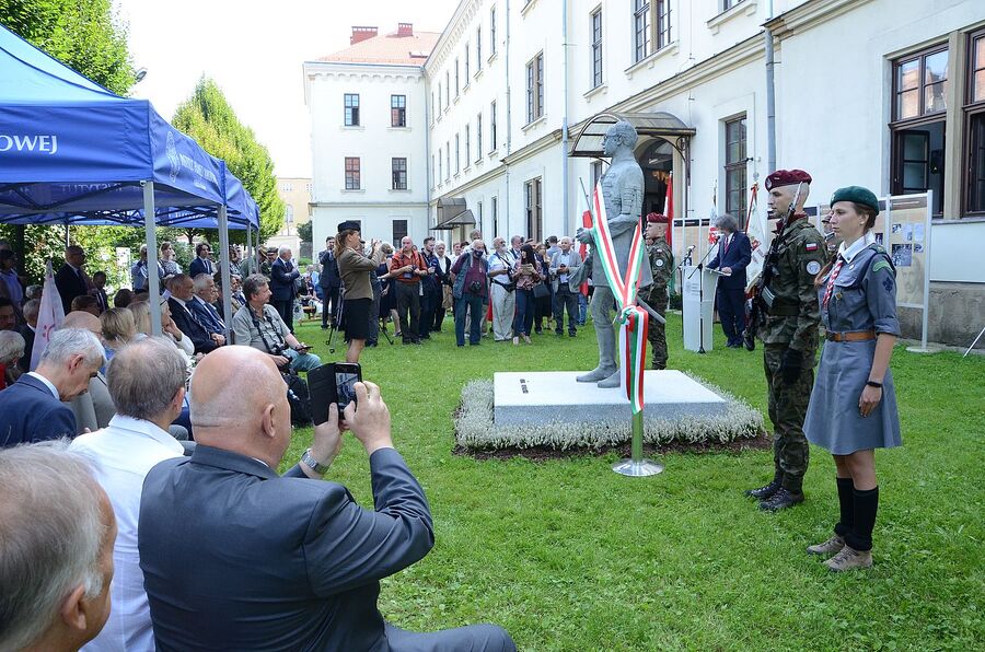 Odsłonięcie pomnika Pála Telekiego w Krakowie. Fot. Janusz Ślęzak (IPN)