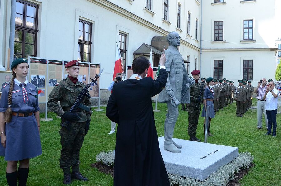 Odsłonięcie pomnika Pála Telekiego w Krakowie. Fot. Janusz Ślęzak (IPN)