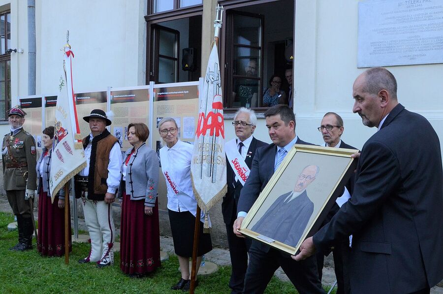 Odsłonięcie pomnika Pála Telekiego w Krakowie. Fot. Janusz Ślęzak (IPN)