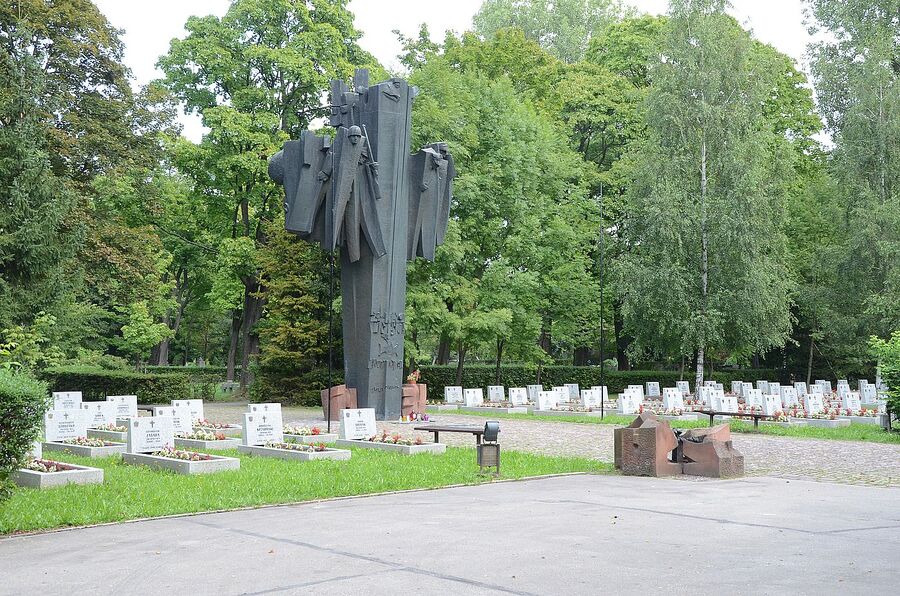 Odnowiona kwatera Żołnierzy Września 1939. Fot. Janusz Ślęzak (IPN)