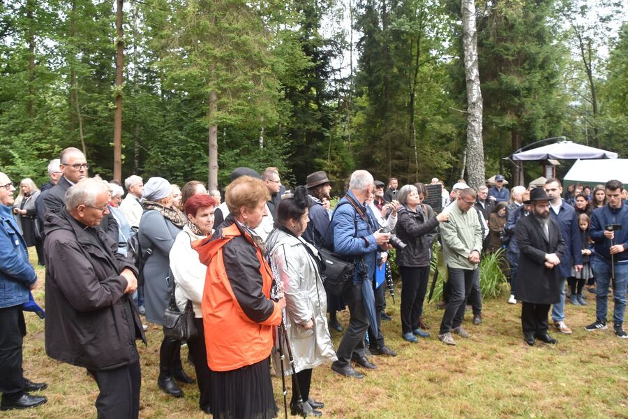 W Rabce odsłonięto tablicę upamiętniającą Żydów – ofiary Holokaustu. Fot. IPN