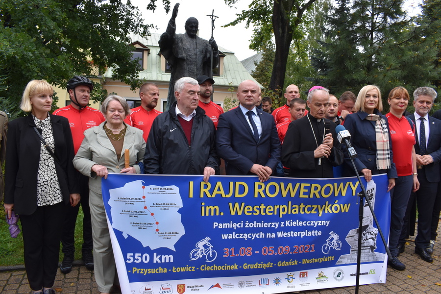 Z Kielc na Westerplatte wyjechał rajd rowerowy - fot. Katarzyna Pronobis (IPN w Kielcach)