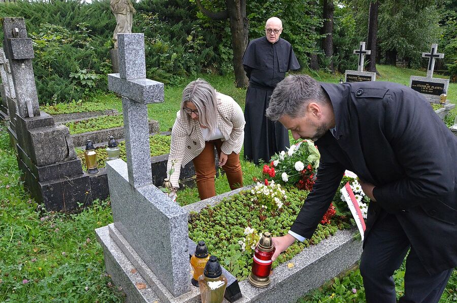 Grób ks. Leona Bemke w Kleczy Dolnej. Fot. Janusz Ślęzak (IPN)